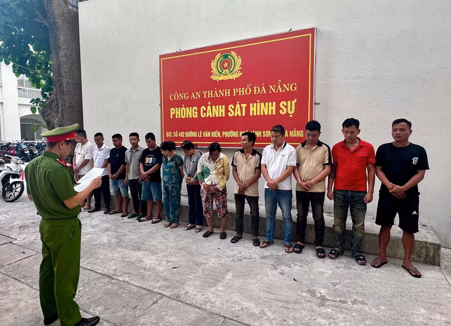 Những người liên quan đường dây đánh bạc. Ảnh: Công an cung cấp