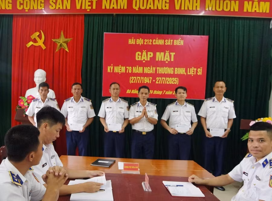 hai-doi-212-to-chuc-gap-mat-tham-hoi-dong-vien-than-nhan-liet-si-thuong-benh-binh-nguoi-co-cong-voi-cach-mang-trong-toan-hai-doi.jpg