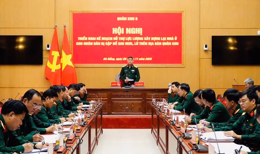 Trung tướng Lê Ngọc Hải - Tư lệnh Quân khu 5 chủ trì Hội nghị. 