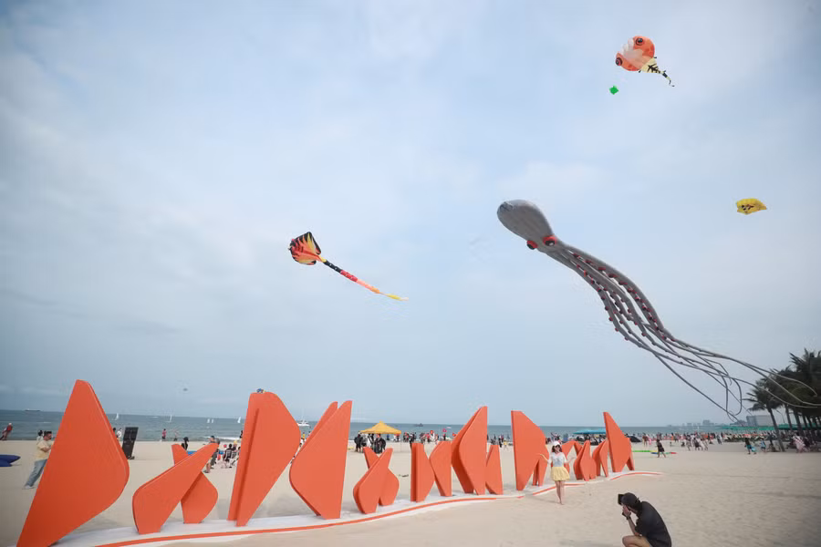 Lễ hội diều trên bãi biển Đà Nẵng.