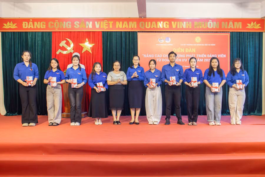 Động viên khích lệ tinh thần học tập, tu dưỡng và rèn luyện các Đoàn viên ưu tú.