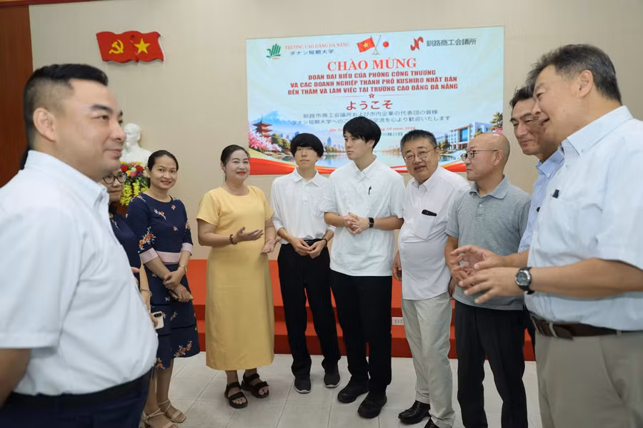 Trường Cao đẳng Đà Nẵng tiếp và làm việc với đoàn đại biểu Phòng Công thương cùng các doanh nghiệp TP Kushiro (Nhật Bản). 