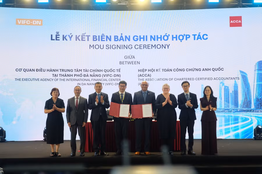 Lễ ký kết biên bản ghi nhớ hợp tác giữa Cơ quan điều hành Trung tâm tài chính quốc tế tại Đà Nẵng và Hiệp hội Kế toán Công chứng Anh Quốc. dscf1198.jpg
