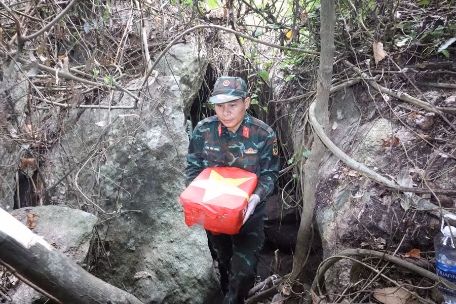Quy tập hài cốt liệt sĩ. Ảnh: Quang Cường, Bộ CHQS Đà Nẵng