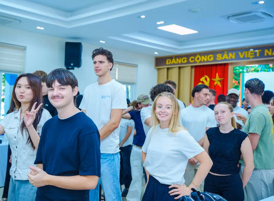 Các sinh viên Trường Đại học Kinh tế (Đại học Đà Nẵng) và sinh viên quốc tế.