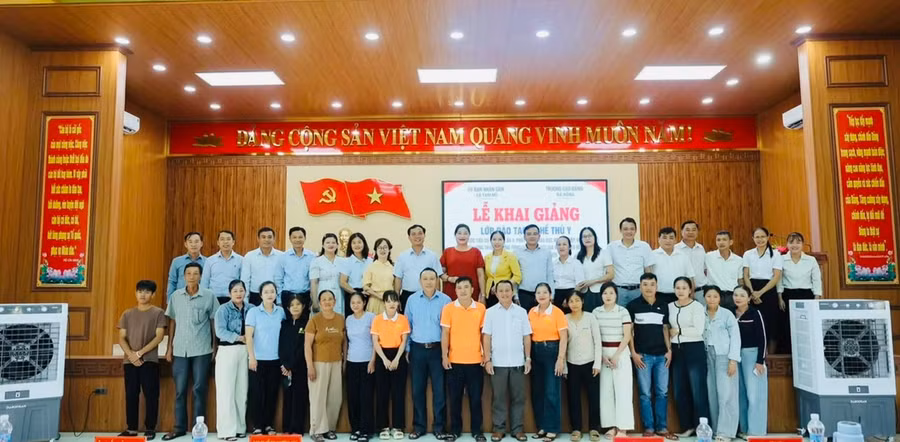 Khai giảng lớp sơ cấp nghề Thú y bậc I.