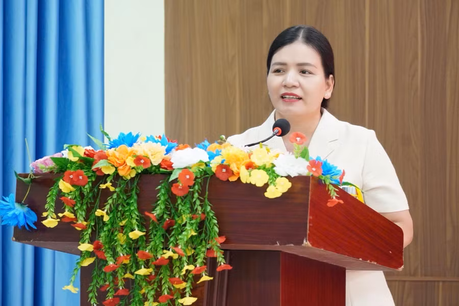Phó Chủ tịch Thường trực UBND tỉnh Y Ngọc phát biểu tại buổi lễ. Ảnh: Cổng TTĐT Quảng Ngãi 1790943669018-2198614841482530361-3215077147720540452-d1c688943d60c81c98335a42b26128bb.jpg