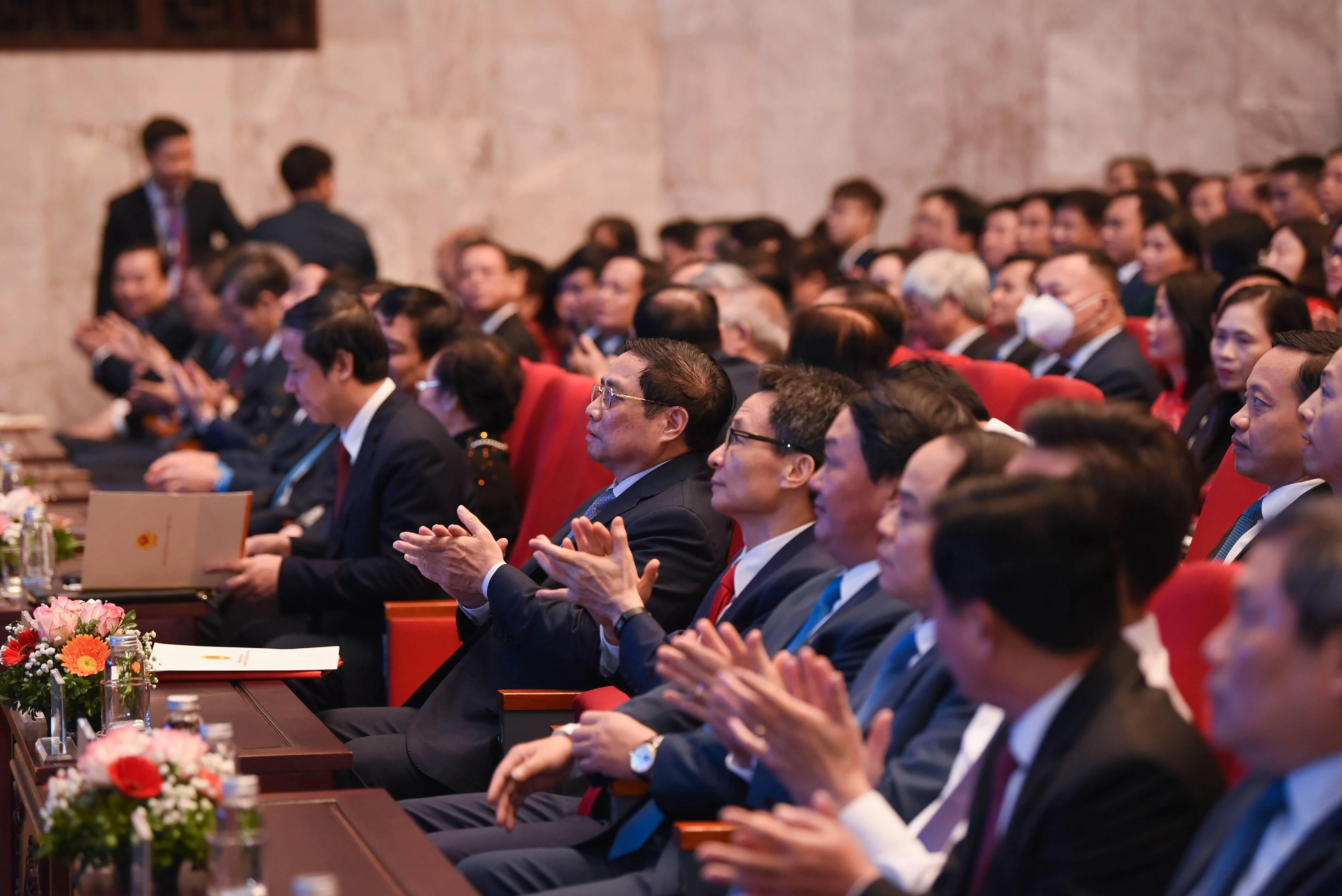 Ủy viên Bộ Chính trị, Thủ tướng Chính phủ Phạm Minh Chính và các đại biểu tham dự buổi lễ.