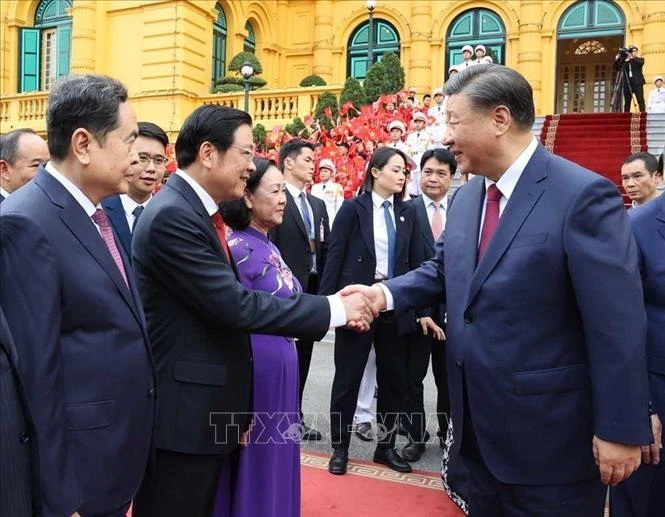 Tổng Bí thư, Chủ tịch nước Trung Quốc Tập Cận Bình với các thành viên Đoàn đại biểu Việt Nam. Ảnh: Trí Dũng/TTXVN Tổng Bí thư, Chủ tịch nước Trung Quốc Tập Cận Bình với các thành viên Đoàn đại biểu Việt Nam. Ảnh: Trí Dũng/TTXVN