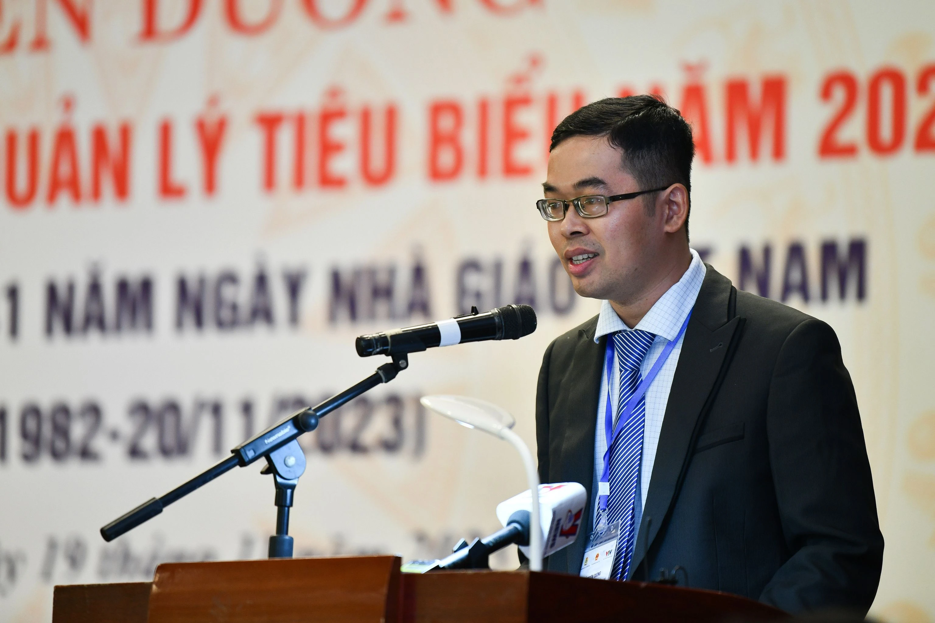 PGS.TS Nguyễn Thành Nhân, giảng viên cao cấp tại Khoa Toán - Tin học, Trường ĐH Sư phạm TP. Hồ Chí Minh. PGS.TS Nguyễn Thành Nhân, giảng viên cao cấp tại Khoa Toán - Tin học, Trường ĐH Sư phạm TP. Hồ Chí Minh.