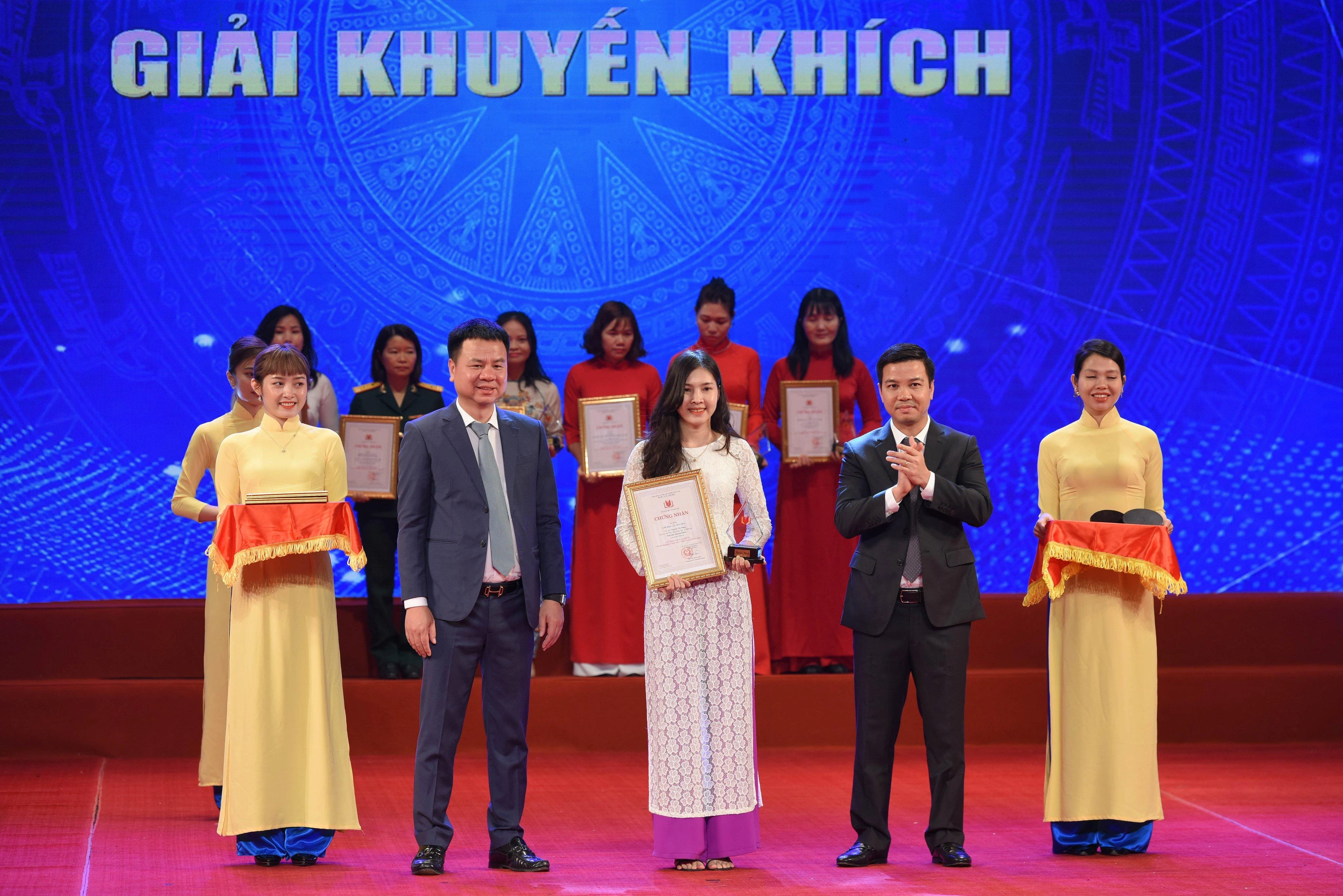 Lễ trao Giải báo chí toàn quốc 'Vì sự nghiệp Giáo dục Việt Nam' năm 2022 ảnh 16 Lễ trao Giải báo chí toàn quốc 'Vì sự nghiệp Giáo dục Việt Nam' năm 2022 ảnh 16