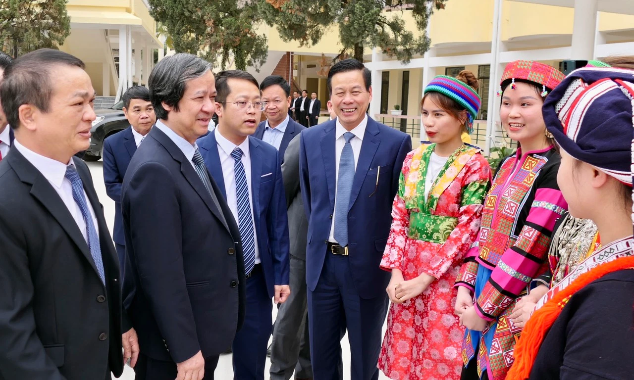 Các đại biểu thăm quan phân hiệu Đại học Thái Nguyên tại tỉnh Hà Giang.