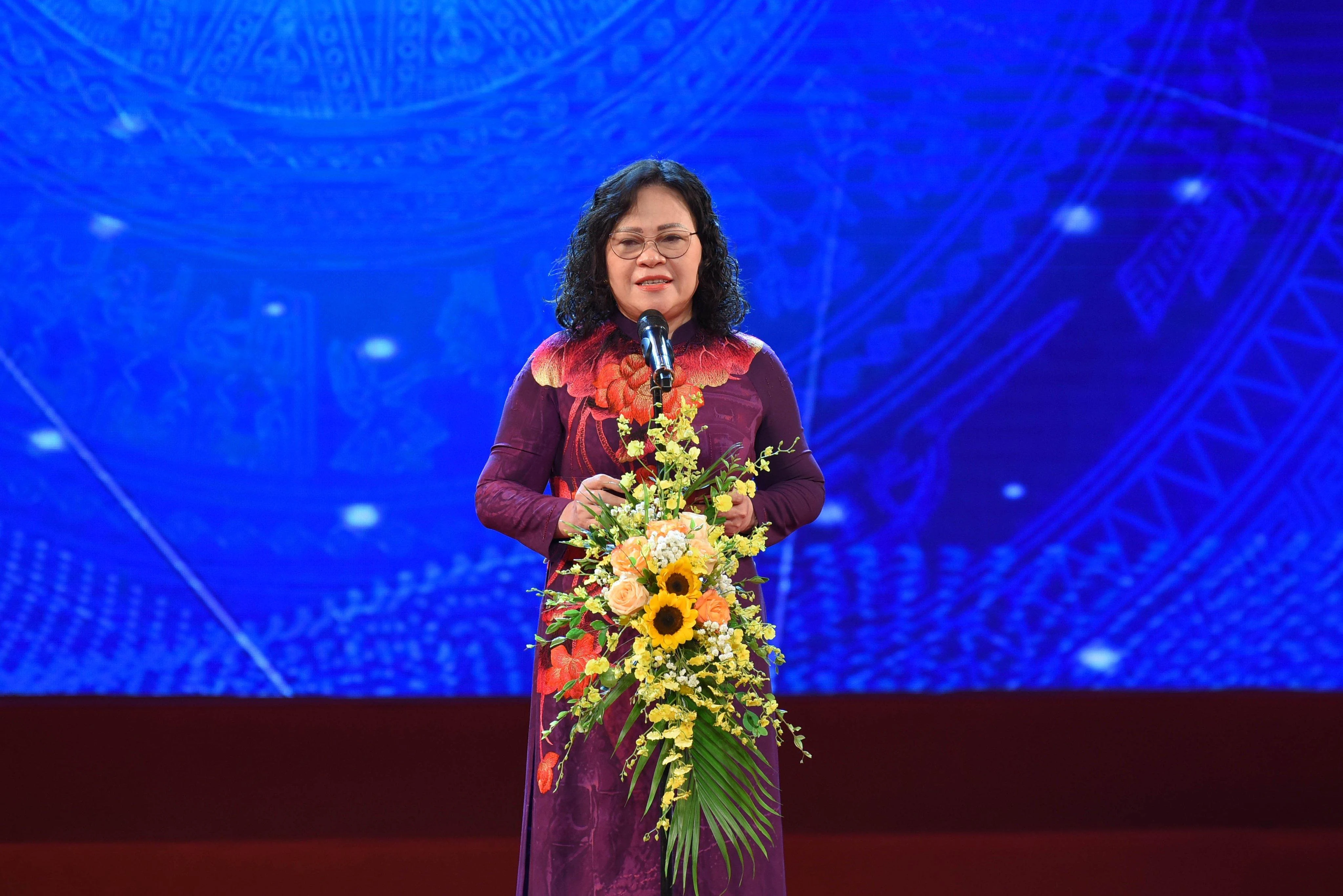 Thứ trưởng Bộ GD&ĐT Ngô Thị Minh phát biểu tổng kết Giải thưởng và phát động Giải báo chí toàn quốc “Vì sự nghiệp Giáo dục Việt Nam” năm 2023. Thứ trưởng Bộ GD&ĐT Ngô Thị Minh phát biểu tổng kết Giải thưởng và phát động Giải báo chí toàn quốc “Vì sự nghiệp Giáo dục Việt Nam” năm 2023.