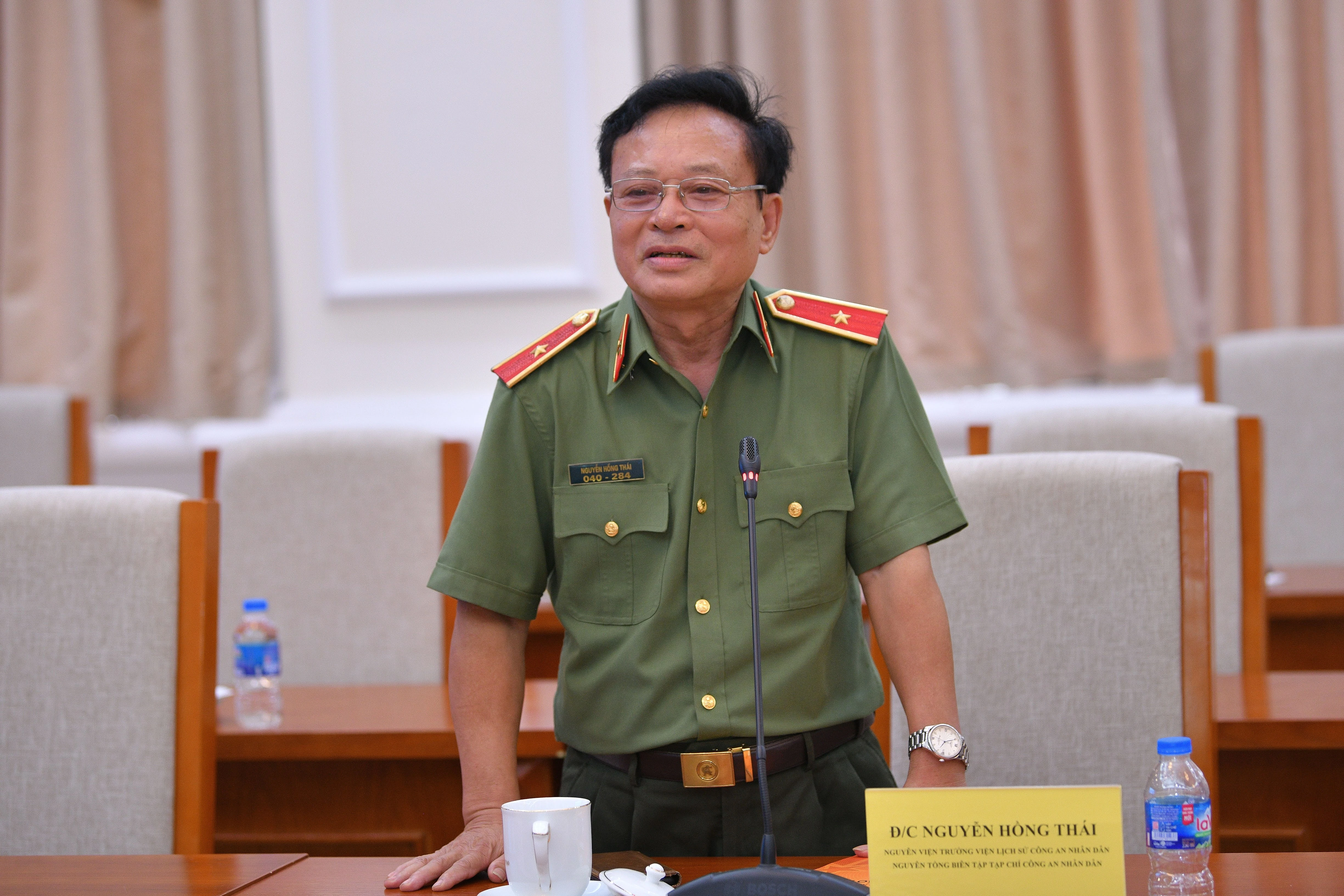 Thiếu tướng, TS, nhà văn Nguyễn Hồng Thái, nguyên Tổng Biên tập Tạp chí Công an nhân dân, Phó Chủ tịch Chi hội nhà văn Bộ Công an.