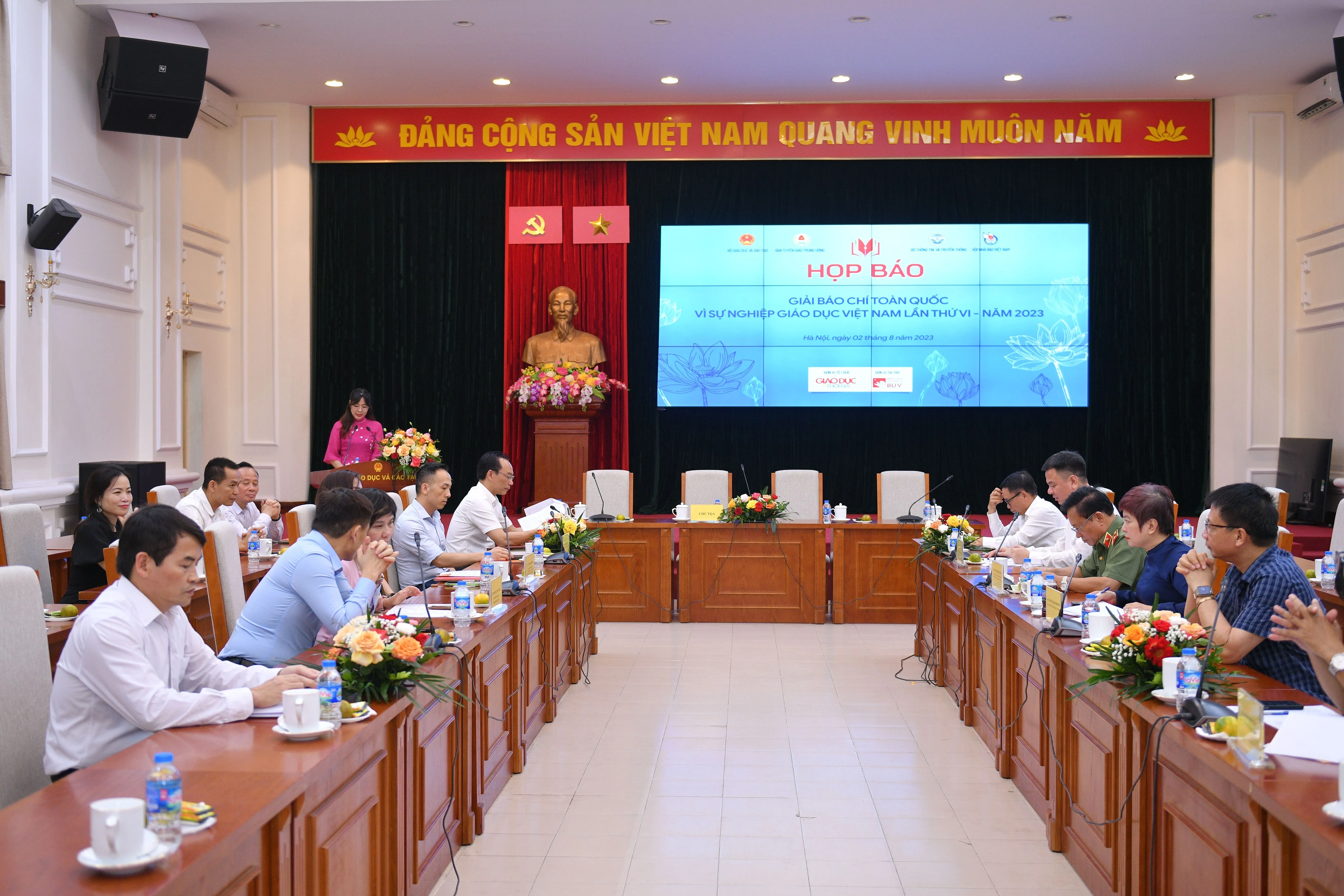 Quang cảnh buổi họp báo.