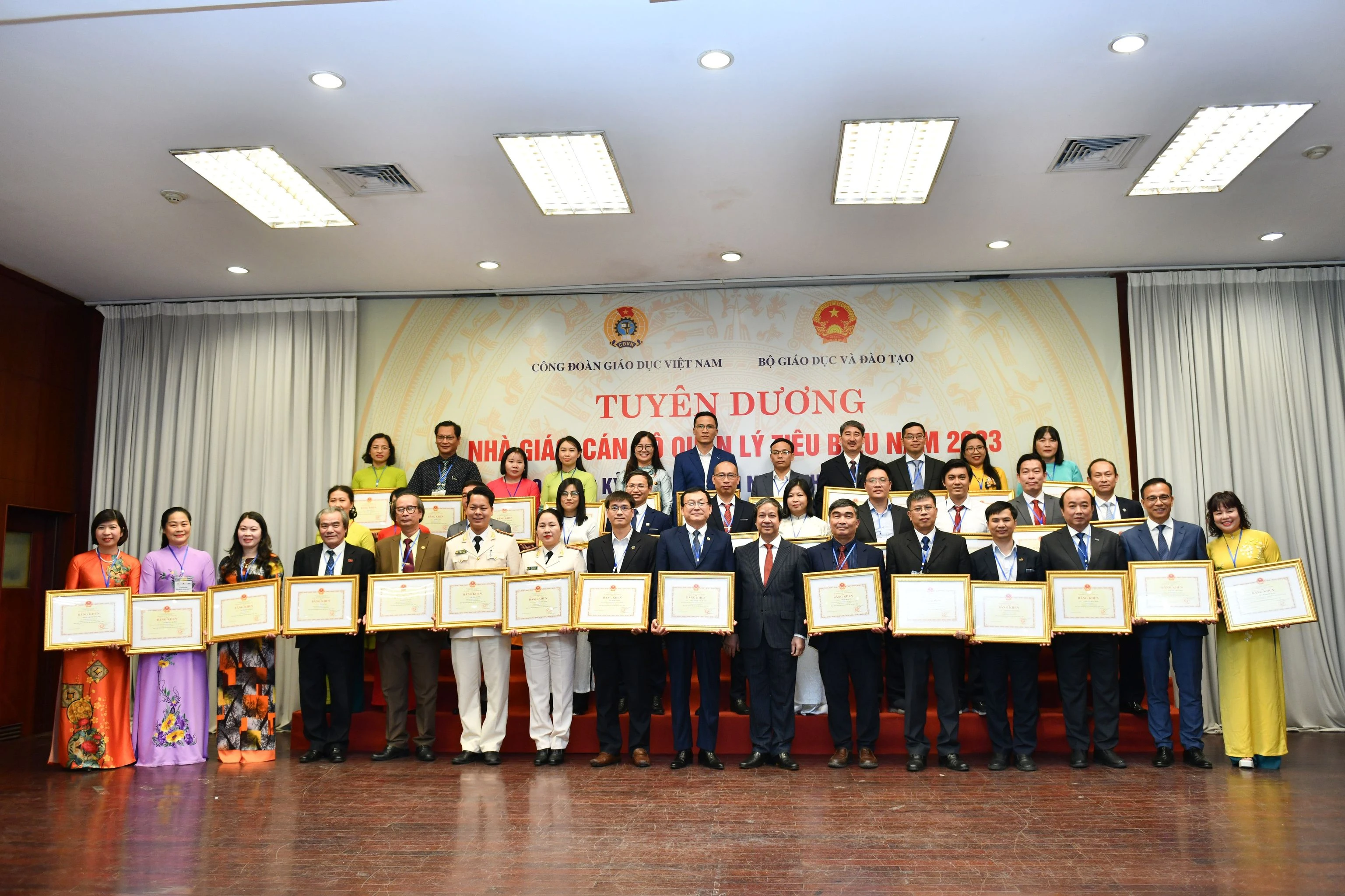 Tuyên dương nhà giáo, cán bộ quản lý tiêu biểu năm 2023 ảnh 30 Tuyên dương nhà giáo, cán bộ quản lý tiêu biểu năm 2023 ảnh 30