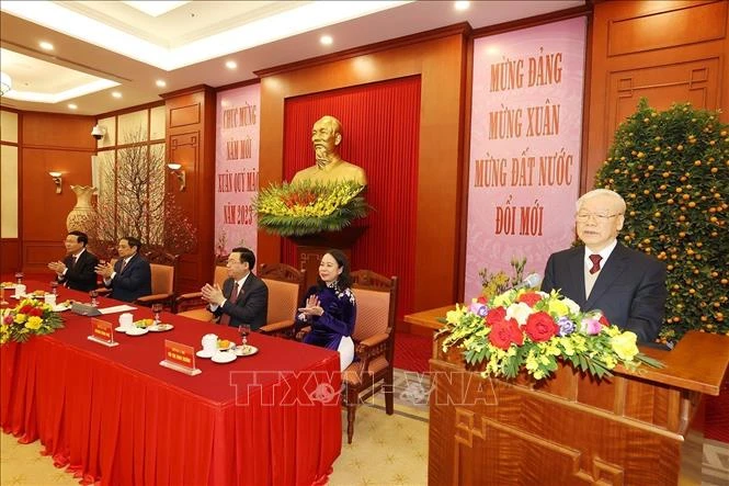 Tổng Bí thư Nguyễn Phú Trọng chúc Tết các đồng chí lãnh đạo và nguyên lãnh đạo Đảng, Nhà nước. Tổng Bí thư Nguyễn Phú Trọng chúc Tết các đồng chí lãnh đạo và nguyên lãnh đạo Đảng, Nhà nước.