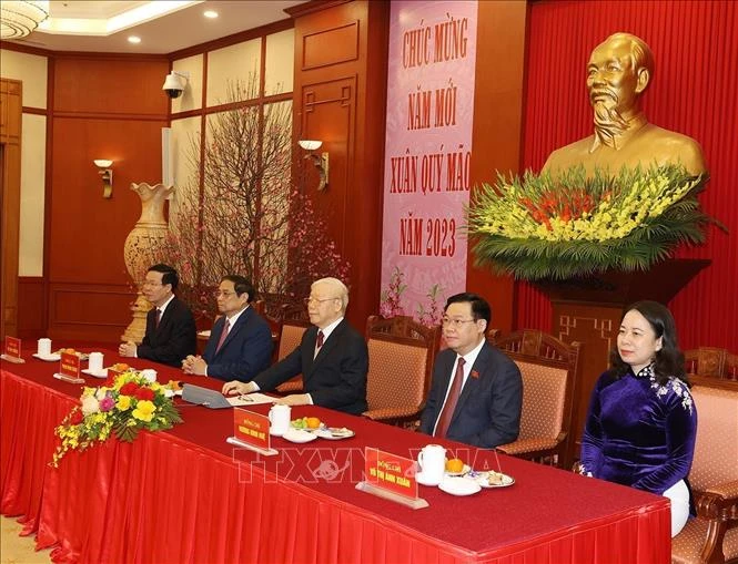 Tổng Bí thư Nguyễn Phú Trọng cùng các đồng chí lãnh đạo Đảng, Nhà nước dự chúc Tết. Tổng Bí thư Nguyễn Phú Trọng cùng các đồng chí lãnh đạo Đảng, Nhà nước dự chúc Tết.