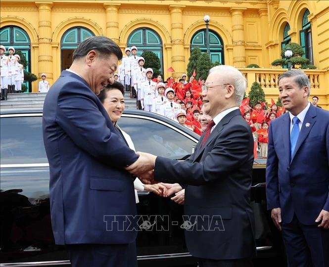 Tổng Bí thư Nguyễn Phú Trọng và Phu nhân đón Tổng Bí thư, Chủ tịch nước Trung Quốc Tập Cận Bình và Phu nhân. Ảnh: Trí Dũng/TTXVN Tổng Bí thư Nguyễn Phú Trọng và Phu nhân đón Tổng Bí thư, Chủ tịch nước Trung Quốc Tập Cận Bình và Phu nhân. Ảnh: Trí Dũng/TTXVN