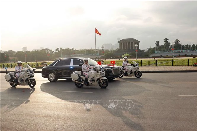 Đoàn xe của Đoàn đại biểu cấp cao Trung Quốc di chuyển trên đường Độc Lập đến Phủ Chủ tịch. Ảnh: Doãn Tấn/TTXVN Đoàn xe của Đoàn đại biểu cấp cao Trung Quốc di chuyển trên đường Độc Lập đến Phủ Chủ tịch. Ảnh: Doãn Tấn/TTXVN