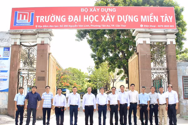 Trường ĐH Xây dựng Miền Tây tiếp nhận 2 cơ sở đào tạo từ Trường Cao đẳng Giao thông Vận tải Trung ương III tại TP Cần Thơ.