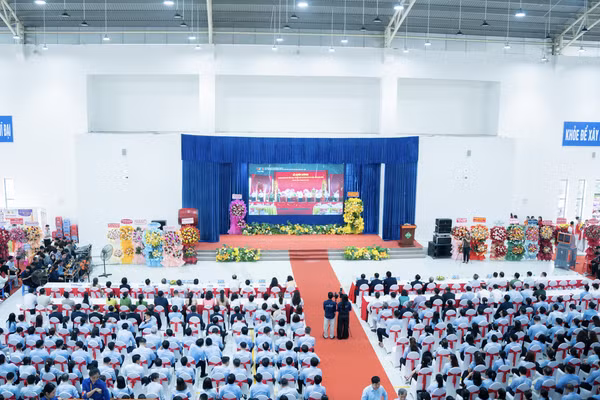 Toàn cảnh Lễ khai giảng năm học mới của Trường ĐH SPKT Vĩnh Long.