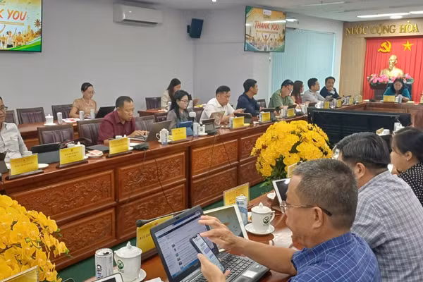 Các cơ quan báo chí tham dự họp báo.