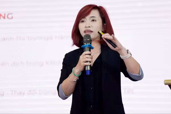 Bà Lê Thị Hải Yến, Giám đốc Trade Marketing ngành hàng chăm sóc nhà cửa của Unilever phát biểu tại hội thảo.