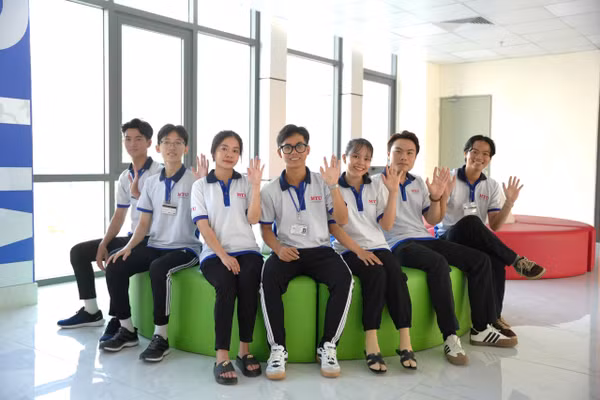 Sinh viên Trường ĐH Xây dựng Miền Tây.