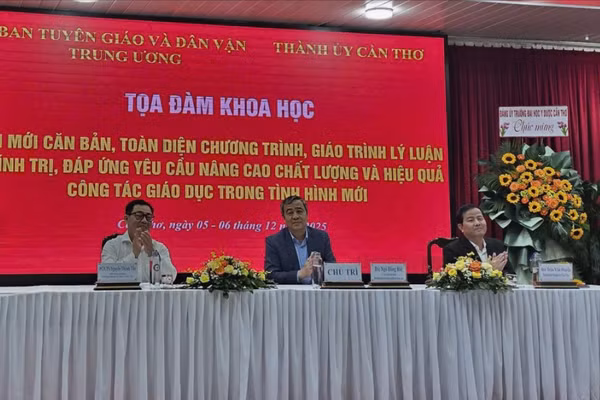 Ông Ngô Đông Hải - Phó trưởng Ban Tuyên giáo và Dân vận Trung ương chủ trì Tọa đàm.