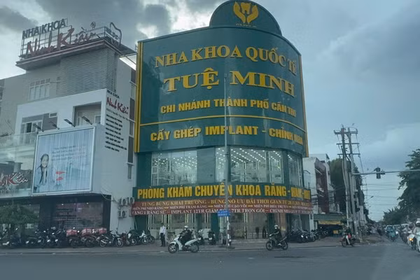 Cơ sở Nha khoa Quốc tế Tuệ Minh trên đường Cách Mạng Tháng 8, phường Cái Khế, TP Cần Thơ chiều 24/6.