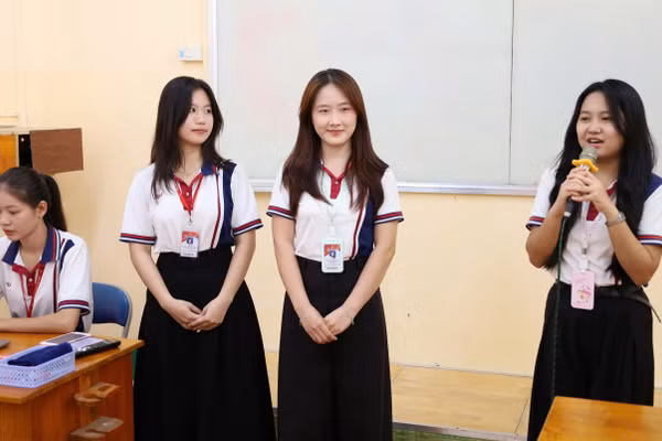 Sinh viên Phân hiệu Trường ĐH Bình Dương tại Cà Mau trong giờ học tiếng Anh.