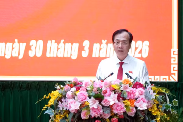 Chủ tịch UBND tỉnh Vĩnh Long nhiệm kỳ 2026 - 2031 Trần Trí Quang phát biểu tại đại hội.