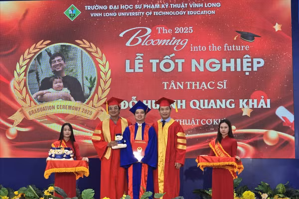 Trường ĐH Sư phạm Kỹ thuật Vĩnh Long trao bằng tốt nghiệp cho hơn 1.100 kỹ sư, cử nhân, thạc sĩ.