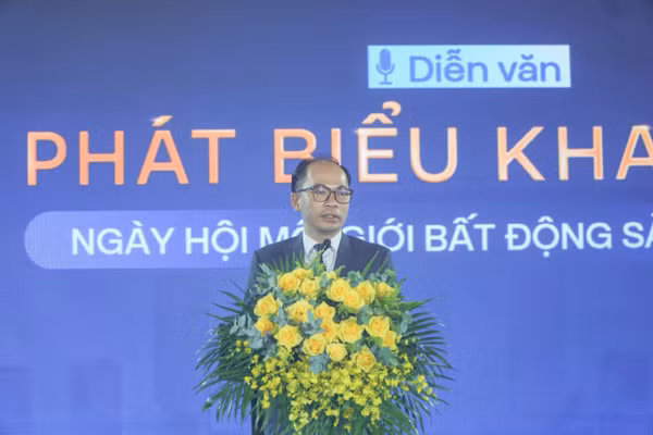 Ông Trần Văn Bình, Phó Chủ tịch kiêm Tổng Thư ký VARS phát biểu khai mạc ngày hội.