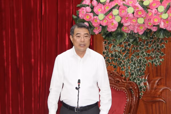 Thủ tướng phát biểu chỉ đạo tại buổi làm việc với Ban Thường vụ Tỉnh ủy Vĩnh Long.