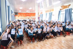 Học sinh THCS tại xã Kiến Đức, Lâm Đồng được định hướng về lựa chọn tổ hợp bộ môn. (Ảnh: TT).