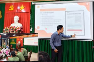 Cán bộ phụ trách kỹ thuật giới thiệu các tiện ích của Web hỗ trợ HSSV. (Ảnh: NB)