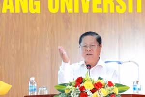 Thứ trưởng Bộ GD&ĐT Lê Tấn Dũng phát biểu khai mạc Hội nghị. (Ảnh: Thành Tâm)