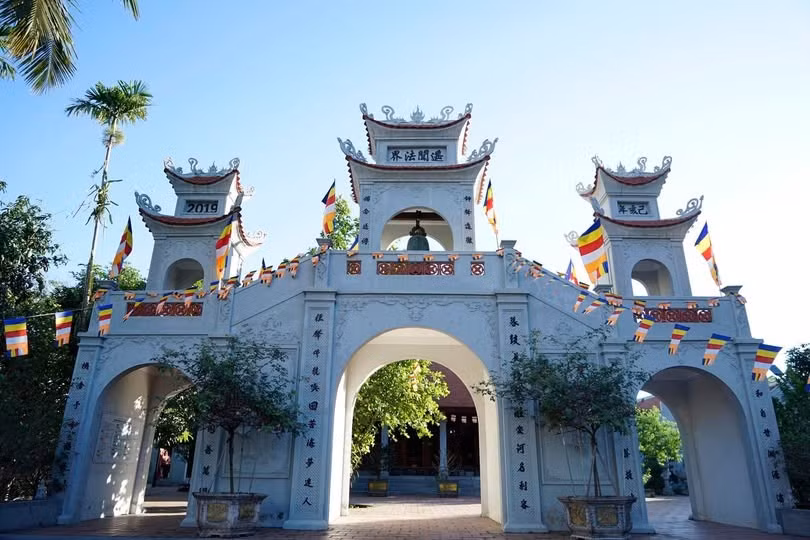 Cổng Tam Quan chùa Bắc Biên.