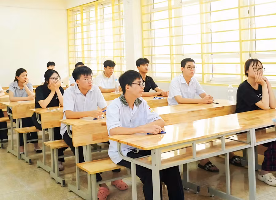 Thí sinh tham dự kỳ thi tuyển sinh vào lớp 10 tại Thái Nguyên.