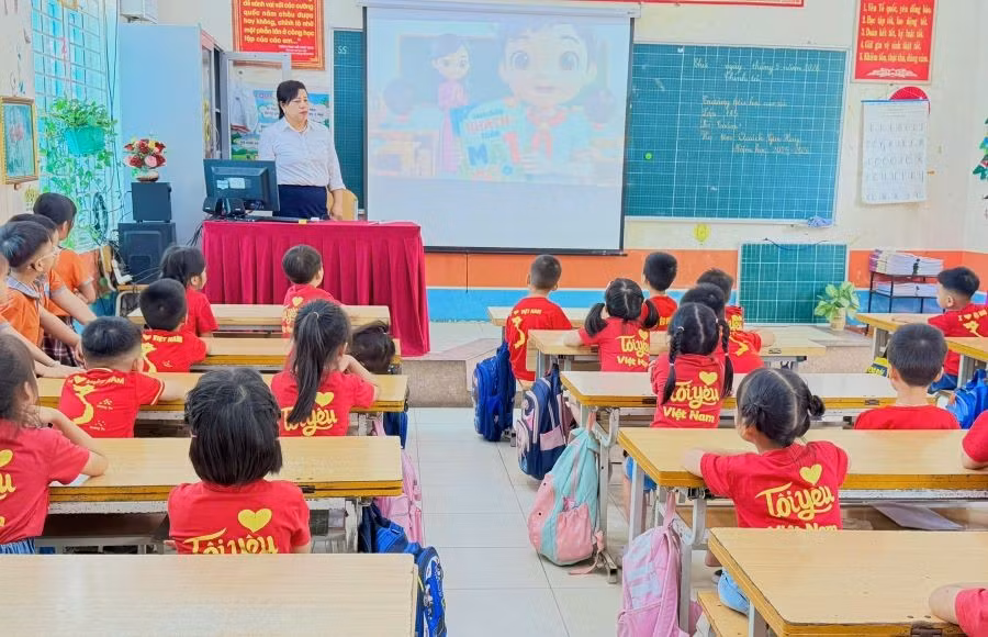 Các bé trường Mầm non Cao Xá 2 trải nghiệm "Tập làm học sinh lớp 1" tại Trường Tiểu học Cao Xá.