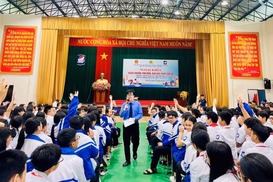 anh-2-thcs-van-lang.jpg