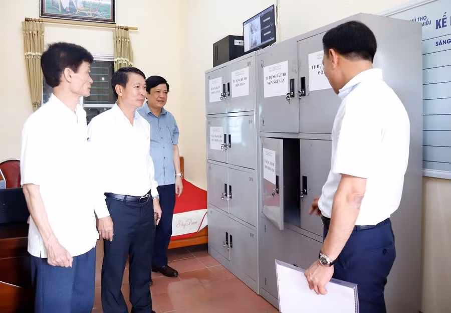 truong-thpt-van-mieu.jpg