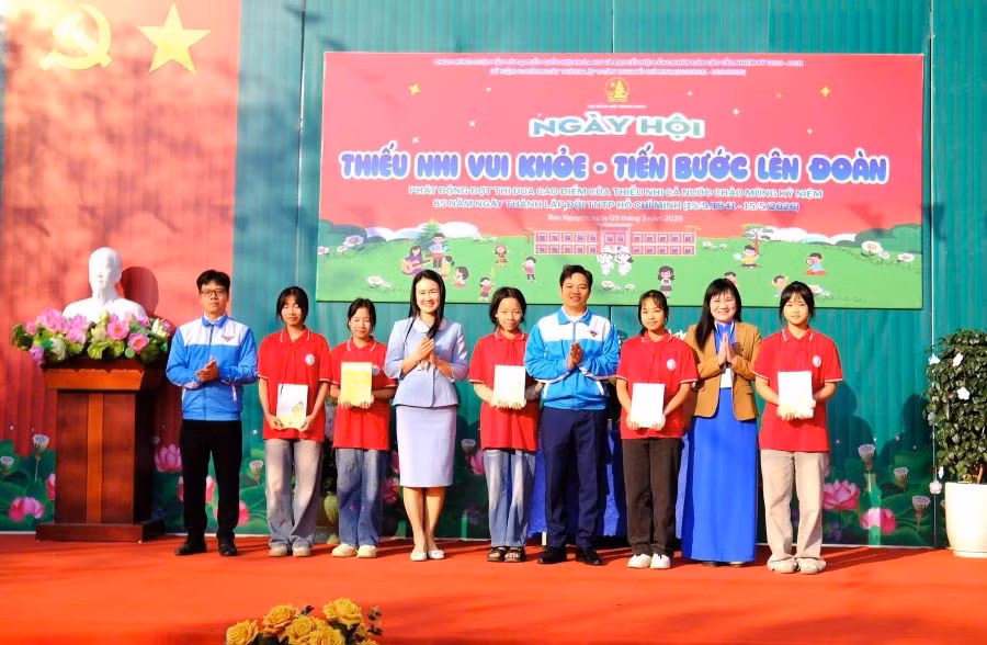 Ngày hội tại Trường THCS Vĩnh Lại có nhiều hoạt động ý nghĩa, giáo dục truyền thống cho học sinh.