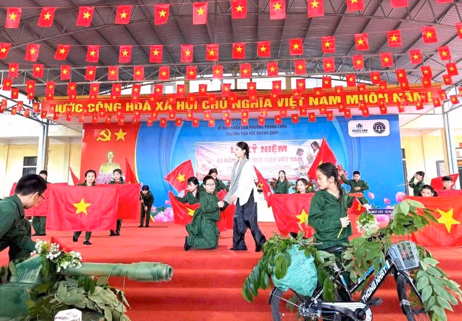 Trường Tiểu học Phong Châu tổ chức hoạt động trải nghiệm cho HS. 