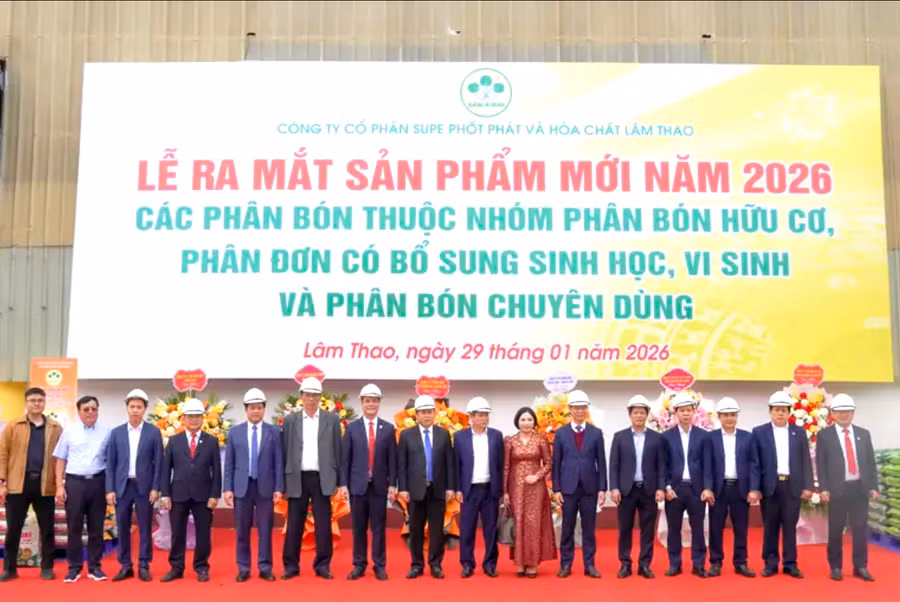 Các đại biểu tại Lễ ra mắt sản phẩm mới năm 2026 của Công ty cổ phần Supe Phốt phát và Hóa chất Lâm Thao.