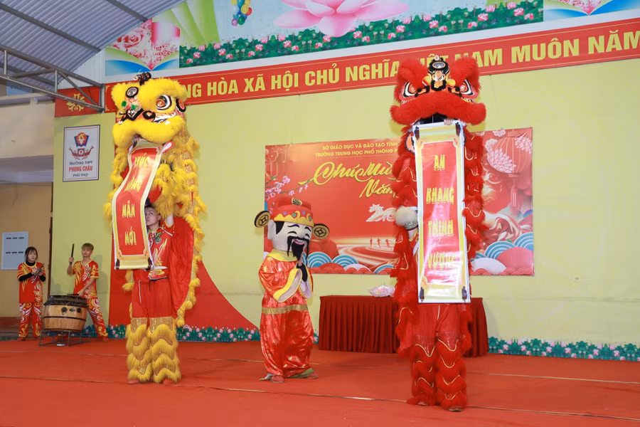 thpt-phong-chau.jpg