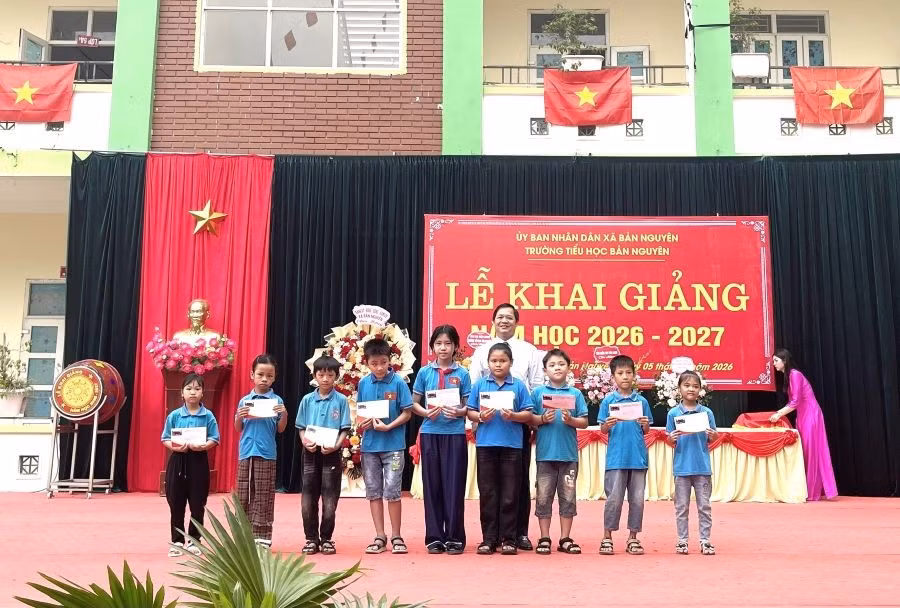 ctich-xa-tang-qua-hs-kho-khan.jpg