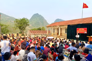 Công an xã Xuân Trường, tỉnh Cao Bằng, tuyên truyền về phòng, chống tác hại của ma túy trong trường học.